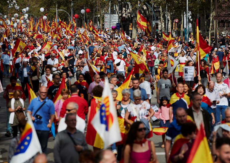 Barcelonom marširalo deset tisuća zagovornika Španjolske