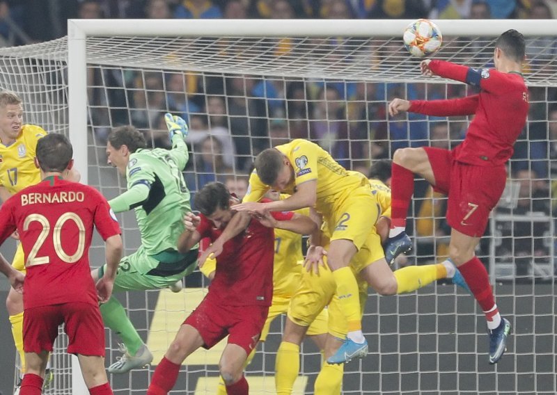 Englezi pregazili Bugare, a hrvatski sudac zbog rasizma prekidao utakmicu; remi Francuza i Turaka, pali Ronaldo i Portugal