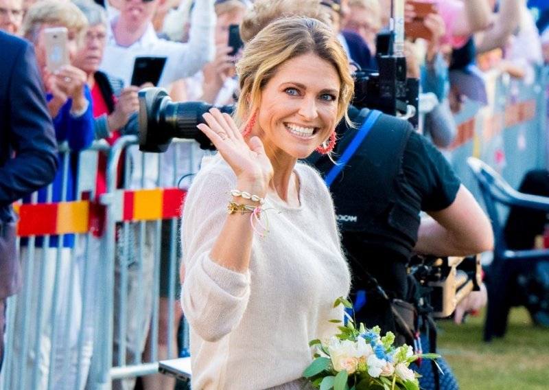 Lijepa švedska princeza objavila preslatku fotografiju svoje dječice, koja su nedavno ostala bez kraljevskih titula