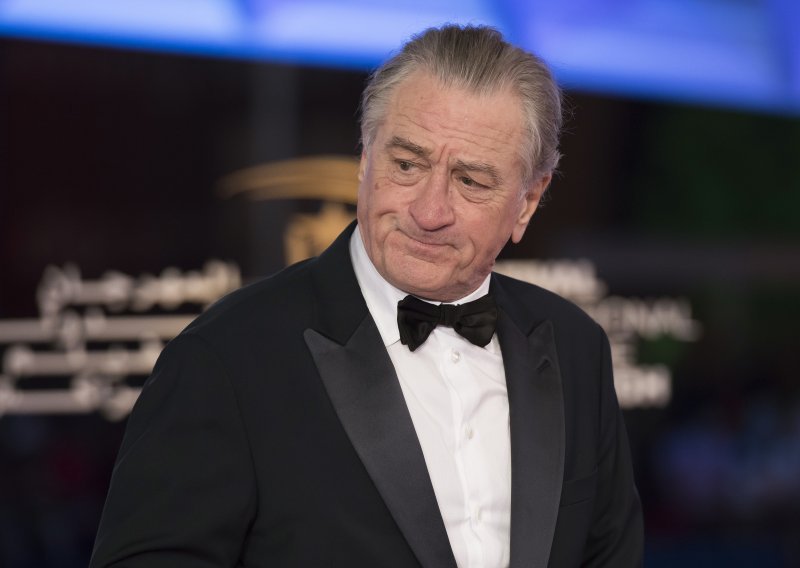 Kao tinejdžer Robert De Niro bio je član bande, zbog čega je godinama kasnije savršeno utjelovio uloge mafijaša, a zbog duge jezičine dobivao je i prijetnje smrću