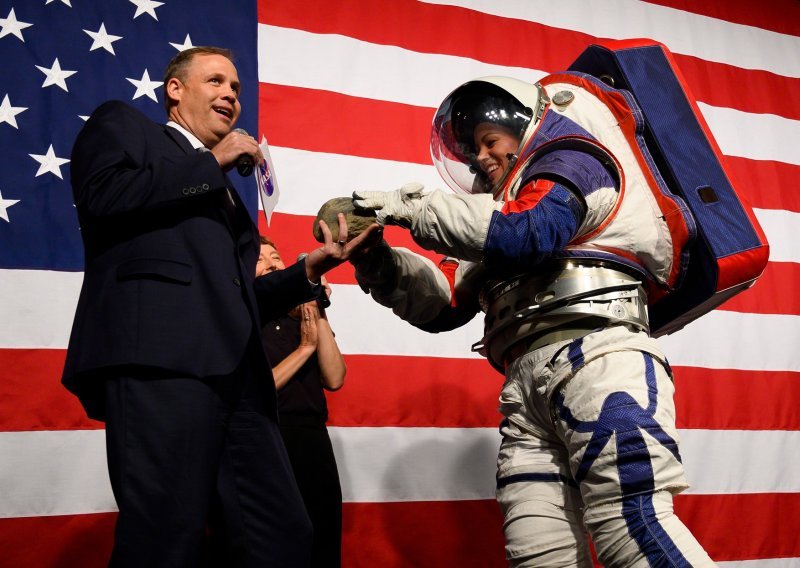 NASA pokazala nova svemirska odijela, u njima će astronauti lakše hodati po Mjesecu