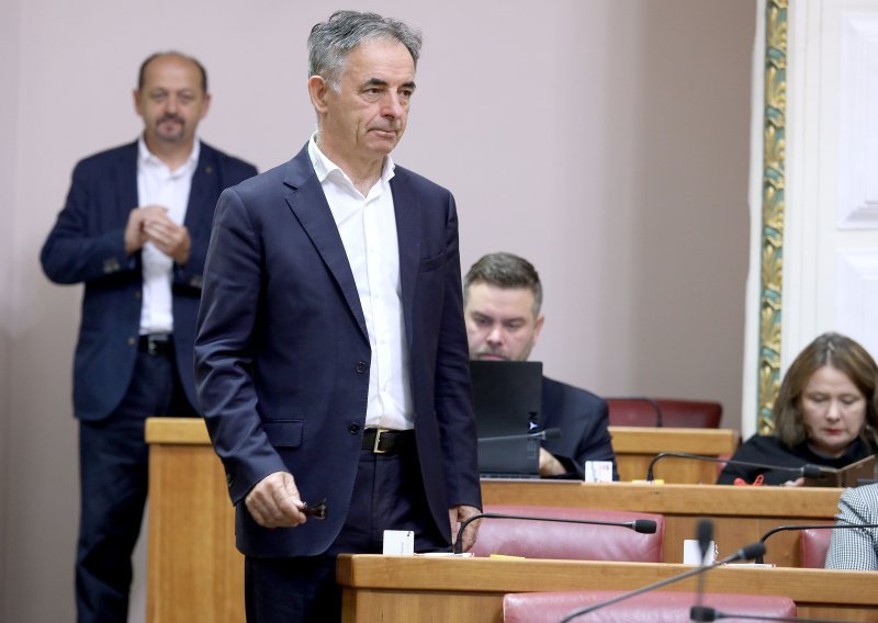 Pupovac: Narod ne smije zamijeniti sudove