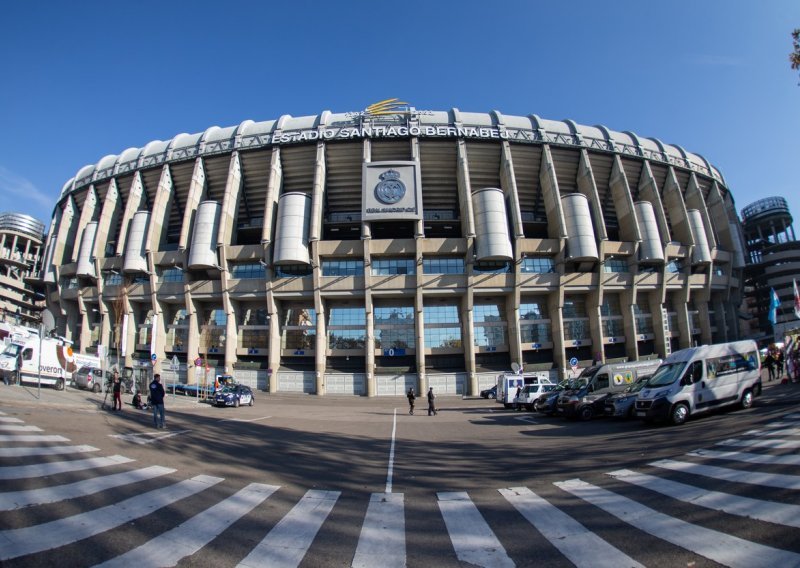 Zbog totalnog kaosa u Barceloni čelnici lige žele najveći španjolski derbi premjestiti u Madrid; čeka se odluka