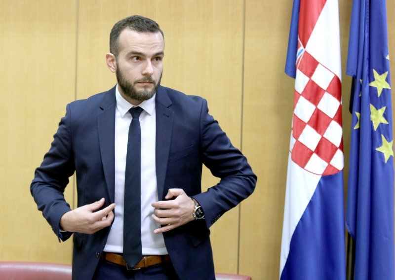 Oporbu zanima što će biti s povlaštenim mirovinama, ministar odgovara: Stečena prava su stečena prava i zadiranje u njih nije moguće