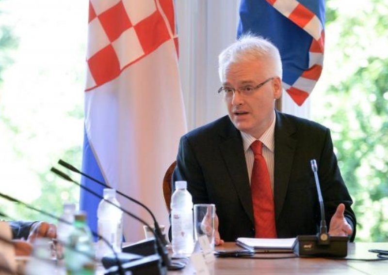 Josipović doveo ekonomista s Harvarda na sastanak s Udrugom Franak