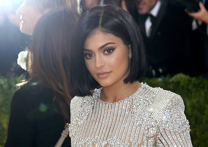Kylie Jenner zbog pjevanja postala viralni hit, a negodovanje je izrazila i kćerkica Stormi