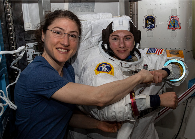 Prvi puta u povijesti dvije astronautkinje izašle zajedno u svemir