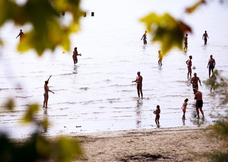 Naredni dani bit će okupani suncem, temperatura mora mami na brčkanje