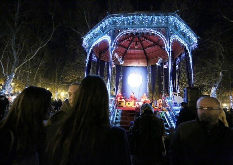 Strani turisti pohrlili na Advent u Zagrebu