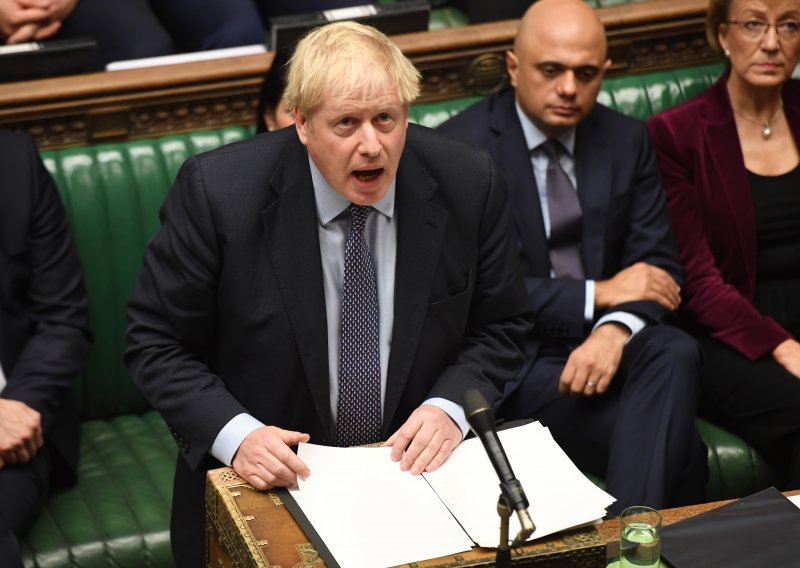 Zastupnici ponizili Johnsona, odgođeno glasanje o sporazumu o Brexitu
