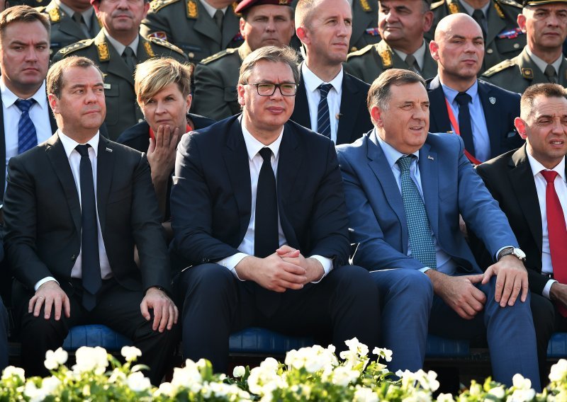 Medvedev i Vučić kažu da predstavljaju snage koje se bore protiv falsificiranja povijesti