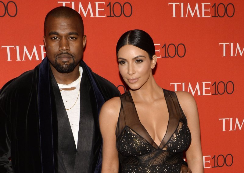 Nakon pet godina braka Kim Kardashian i Kanye West, u krugu obitelji, obnovili zavjete