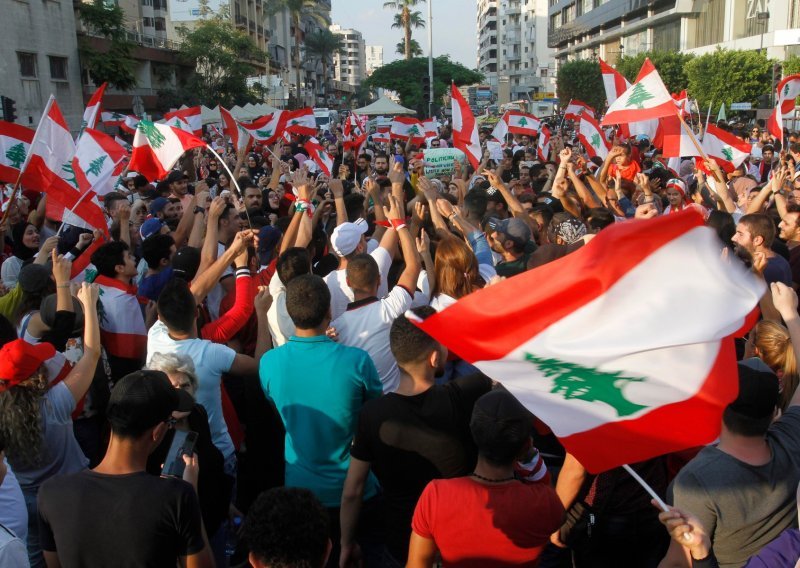 Libanonska vlada najavila reforme, ali građani nastavljaju s prosvjedima