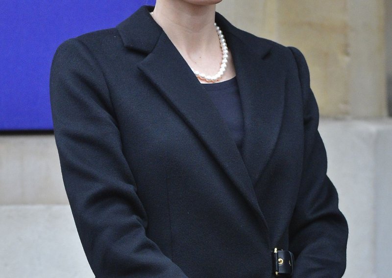 Angie će zbog Brada propustiti tetin sprovod