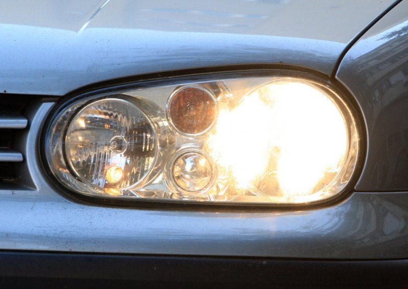 Znate li od kojeg datuma morate imati upaljena svjetla na automobilu?