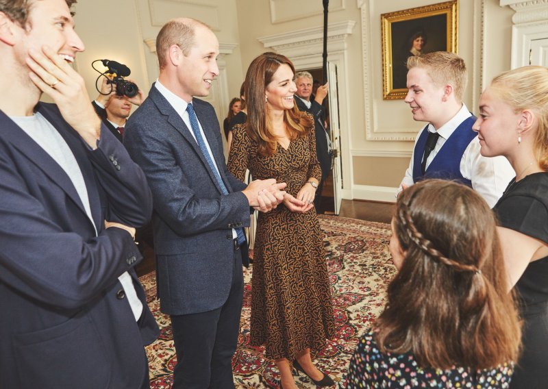 Kraljica profinjenosti i elegancije: Kate Middleton sve je oduševila u haljini efektnog printa