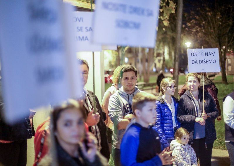 Botinčani prosvjedovali zbog nepodnošljivog smrada: 'Bandić nam nije pomogao, kaže da i kod njega smrdi'