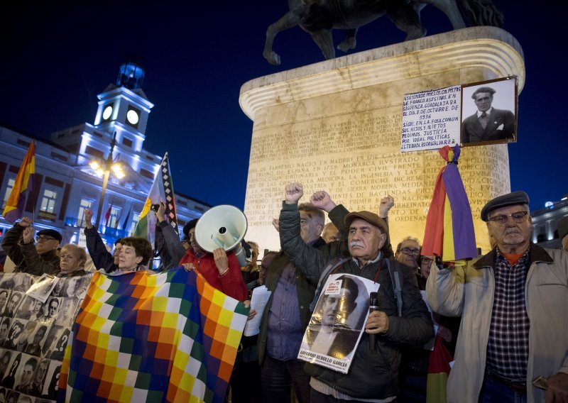 Premješteni Francovi ostaci, Sanchez najavio identifikaciju tisuća kostiju iz Španjolskog građanskog rata