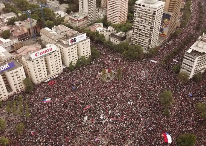 Milijun Čileanaca prosvjeduje i poziva na radikalne društvene reforme