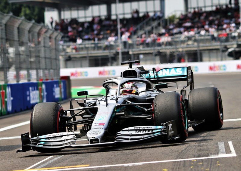 Lewis Hamilton pokorio Meksiko; stigao je do 83. pobjede u karijeri i sad ga samo četiri boda dijele od obrane naslova prvaka