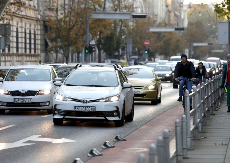 Od 1. studenoga obvezna vožnja s upaljenim svjetlima, kažnjavat će se i biciklisti