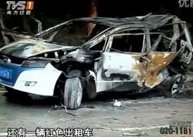 Električni taksi eksplodirao nakon sudara