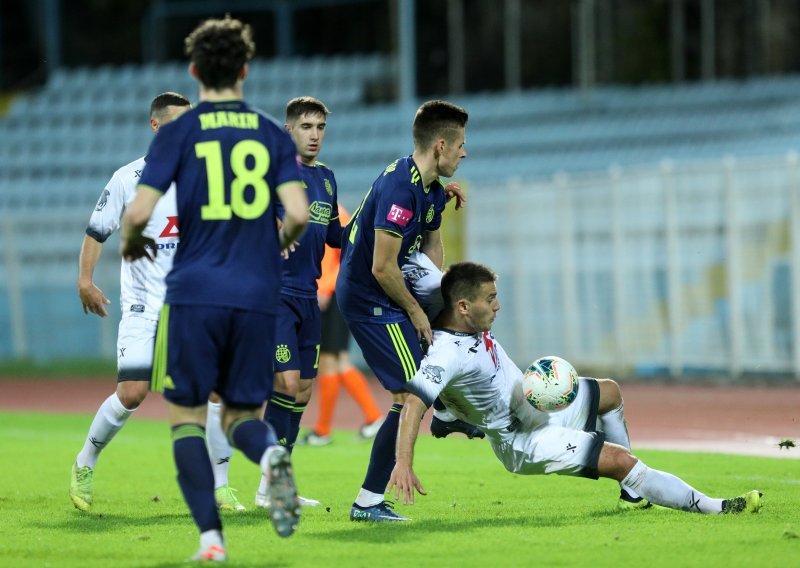 Dinamo lako do četvrtfinala; jedan igrač 'modrih' trpio žestoke zvižduke i uvrede s tribina Kantride