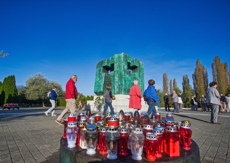 Vukovarci se sjećaju svojih poginulih, nestalih i umrlih