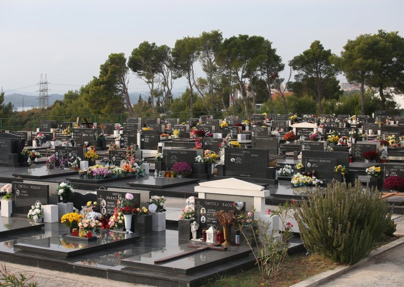 Klesar uzeo predujam pa dvije godine lagao da će obnoviti grobnicu