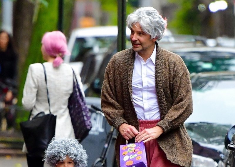 Bradley Cooper sve je raznježio u šetnji s preslatkom kćerkicom Leom