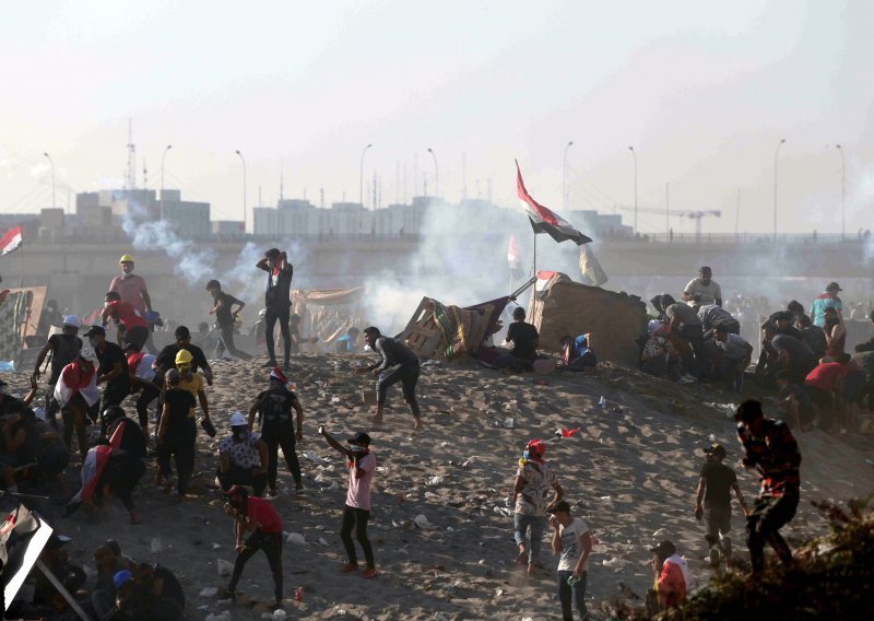 Sukobili se irački prosvjednici i snage sigurnosti, luka Um Qasr i dalje zatvorena