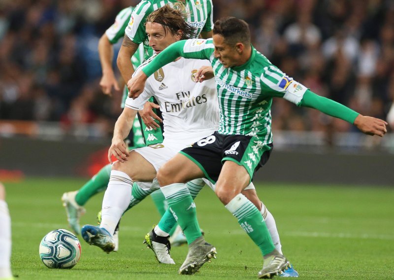 Luka Modrić i njegov Real propustili kazniti Barcelonin veliki kiks: Remi protiv Betisa ostavio je 'kraljeve' na drugom mjestu