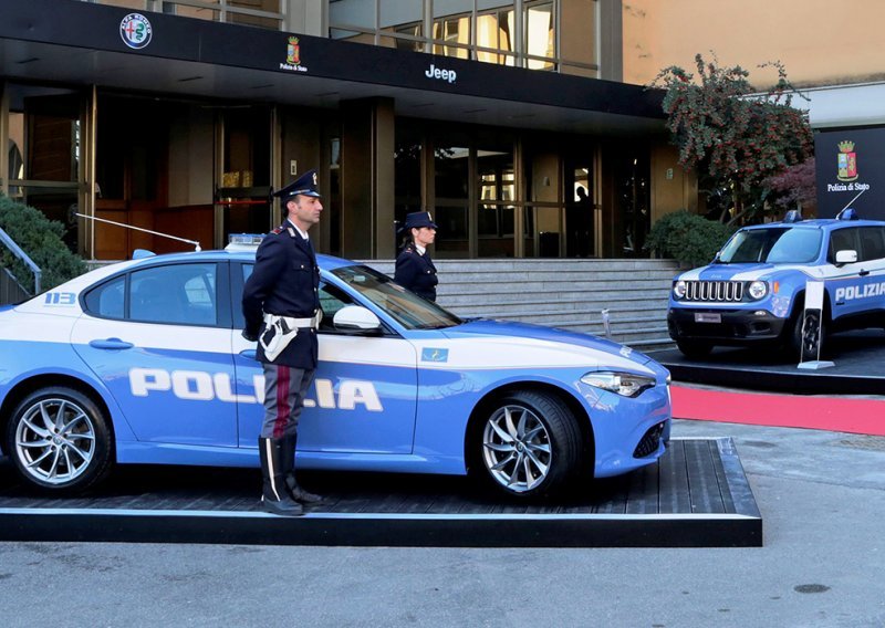 Talijanska policija vozi domoljubno
