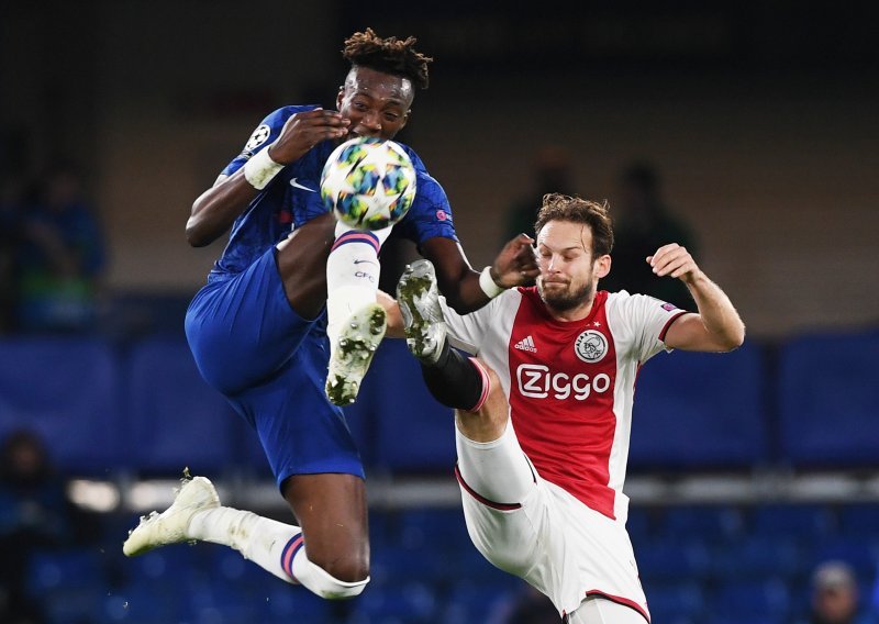 Totalna drama u Londonu: Ajax utrpao Chelseaju četiri komada, pa nakon dva crvena kartona prokockao ogromnu prednost