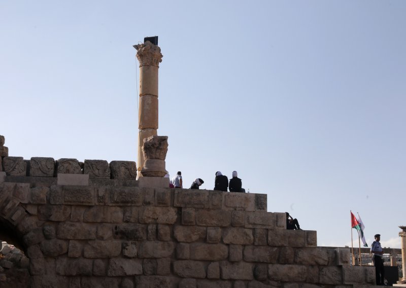 Nekoliko turista izbodeno u Jordanu blizu rimskih ruševina