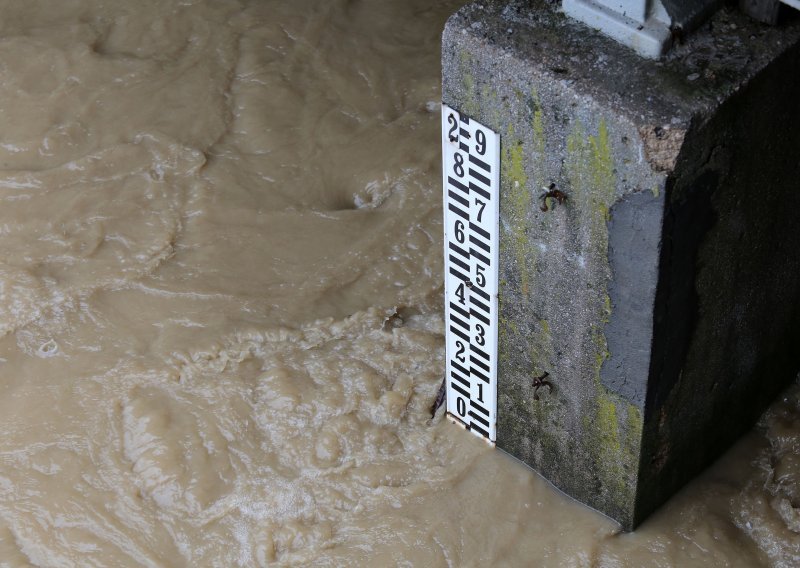 Rječina na području Općine Jelenje poplavila nekoliko kuća i ambulantu