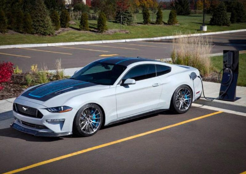 Ford je predstavio jednokratni električni Mustang Lithium: Uvod u novi električni SUV Mach E