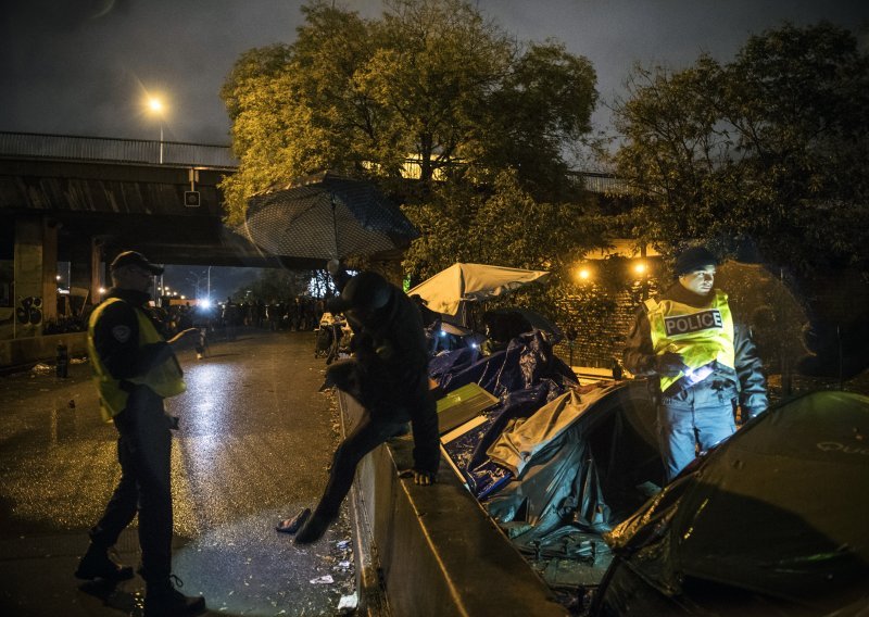 Francuska policija raščistila migrantski kamp u Parizu