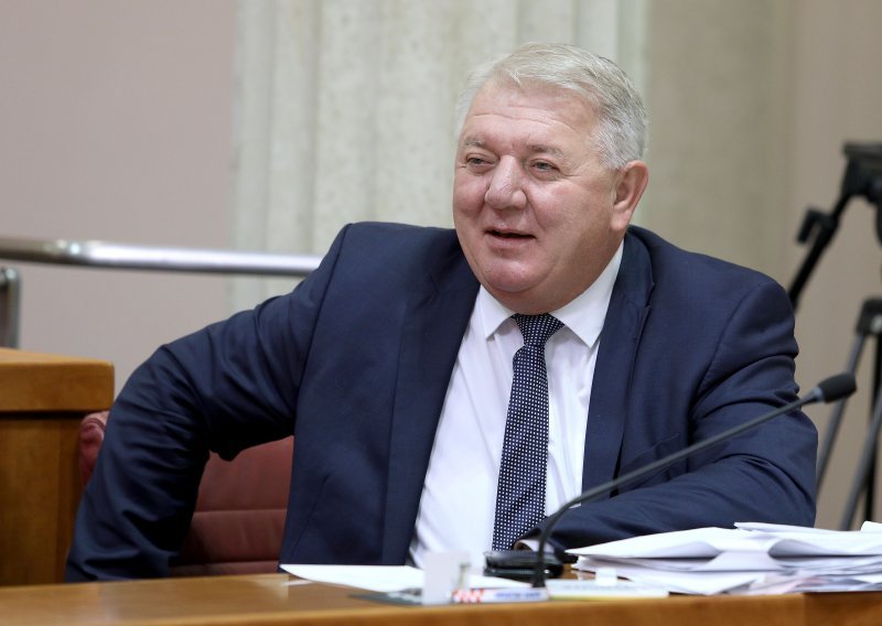 Sabor u petak raspravlja o novom kalendaru blagdana, na redu i Đakićev prijedlog
