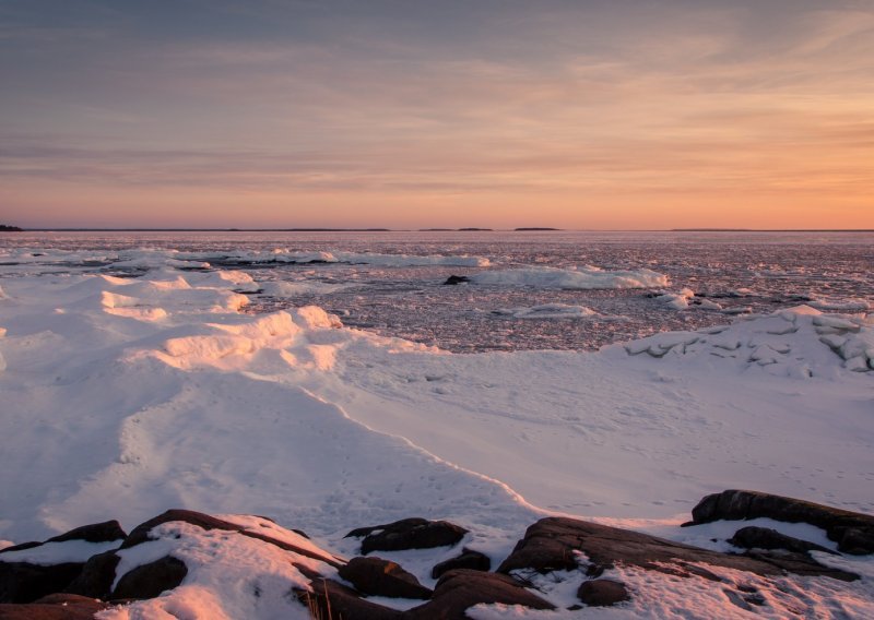[VIDEO] Ledena jaja zapljusnula finsku obalu, evo o čemu je riječ
