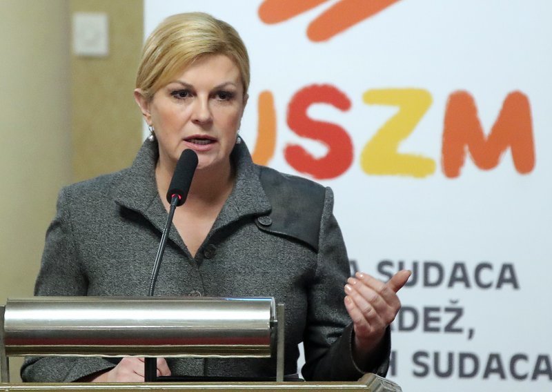 Grabar-Kitarović: Ima mnogo zanemarene djece, dok bi neki parovi dali život kada bi mogli udomiti