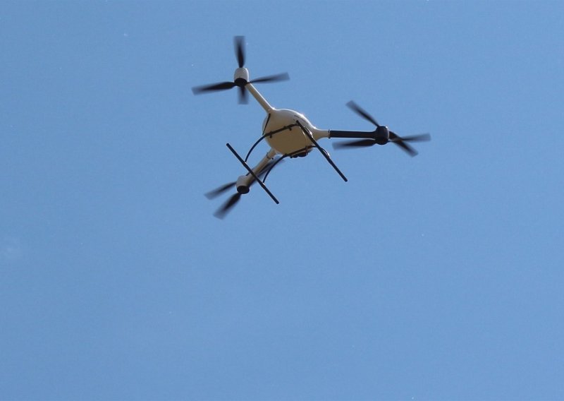 Iran tvrdi da je srušio strani dron