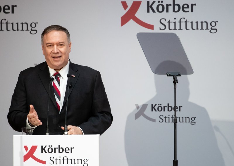 Pompeo u Berlinu oštro napao Kinu i Rusiju