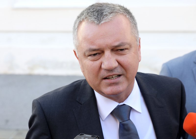Horvat: Zahtjevi sindikata su neprihvatljivi, premijer će porazgovarati s ministricom Divjak