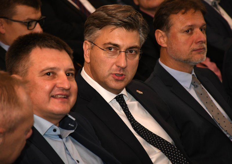 Plenković poručio kako je HDZ je podignuo životni standard, a Jandroković pozvao Milanovića da otkrije tko su mu poslovni partneri