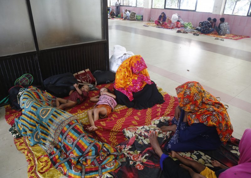 Troje mrtvih u ciklonu Bulbul koji je pogodio Indiju i Bangladeš