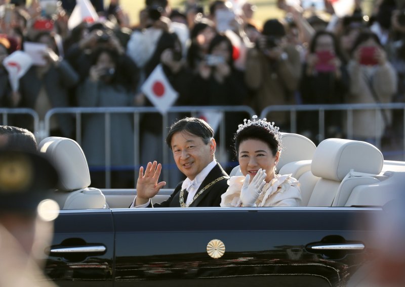 Carska povorka u Tokiju: tisuće Japanaca klicale novom caru