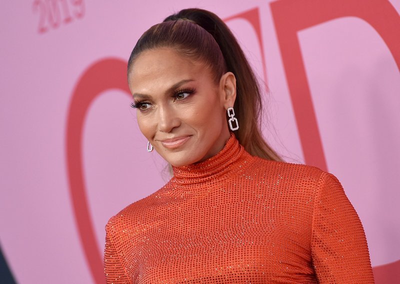 5 razloga zašto lice Jennifer Lopez izgleda tako blistavo i na pragu šestog desetljeća