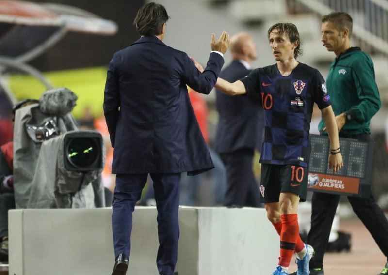 Dalić pozvao dva nova čovjeka, a prije prvog treninga otpao i Rakitić; vijesti o obrambenim igračima nisu dobre i to stvara dosad neviđen problem!