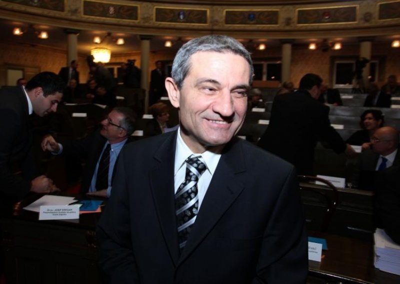 PM Milanovic extends condolences to parl't speaker's family